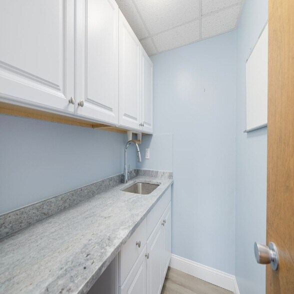 More Photos Of 250 Wampanoag Trl, Riverside Medical For Sale