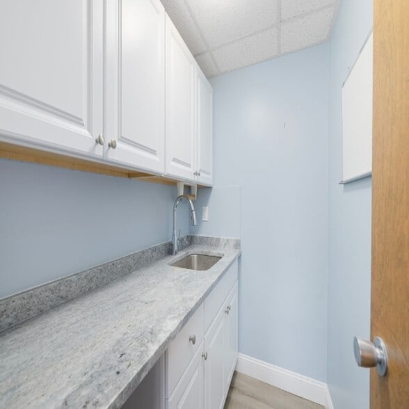 More Photos Of 250 Wampanoag Trl, Riverside Medical For Lease