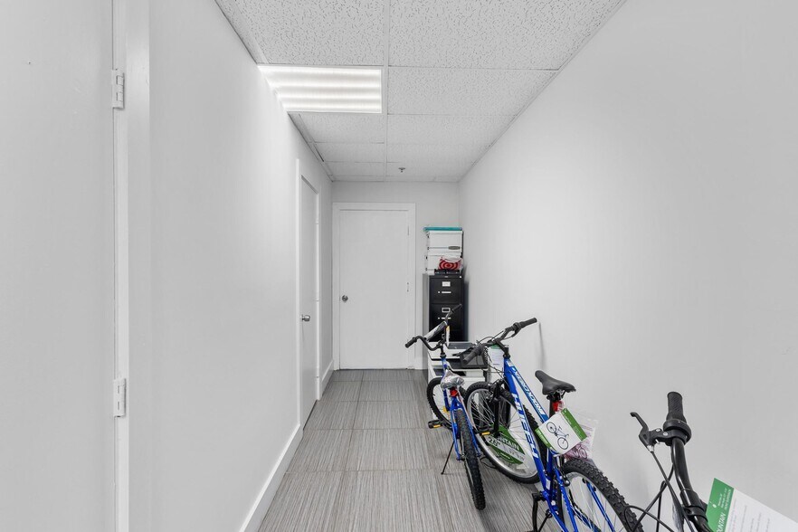 More Photos Of 13050 NW 43rd Ave, Opa Locka Warehouse For Lease