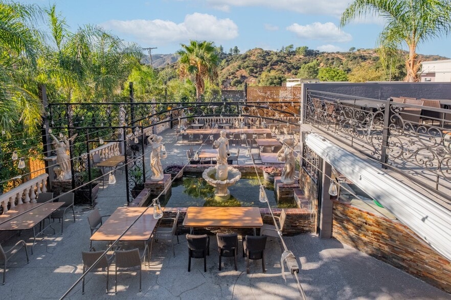 More Photos Of 6500 Foothill Blvd, Tujunga Restaurant For Sale
