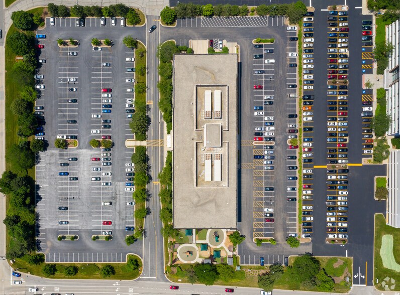 More Photos Of 1650 Lake Cook Rd, Deerfield Office For Lease