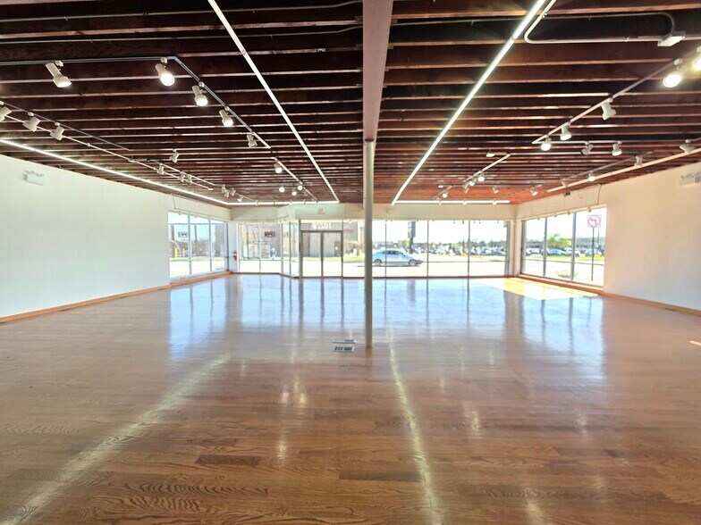 More Photos Of 10220 Grand Ave, Franklin Park Storefront Retail Office For Lease