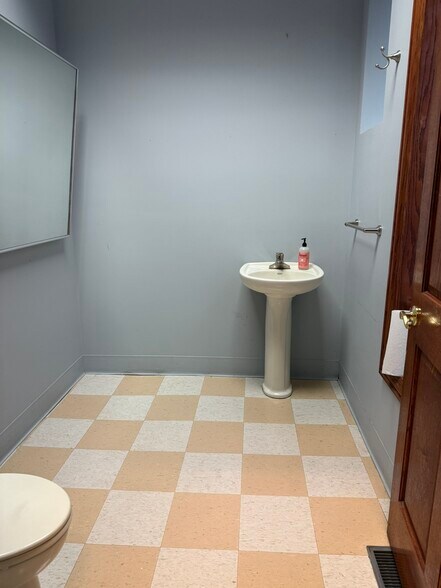 More Photos Of 700 S Main St, Elkhart Storefront Retail Residential For Lease