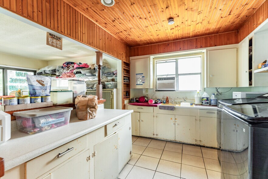 More Photos Of 2230 Nancy St, Alvin Specialty For Sale