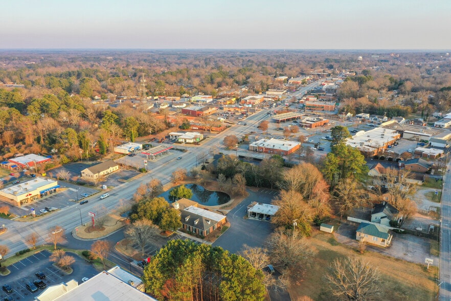 More Photos Of 2816 E North Ave, Anderson Funeral Home For Sale
