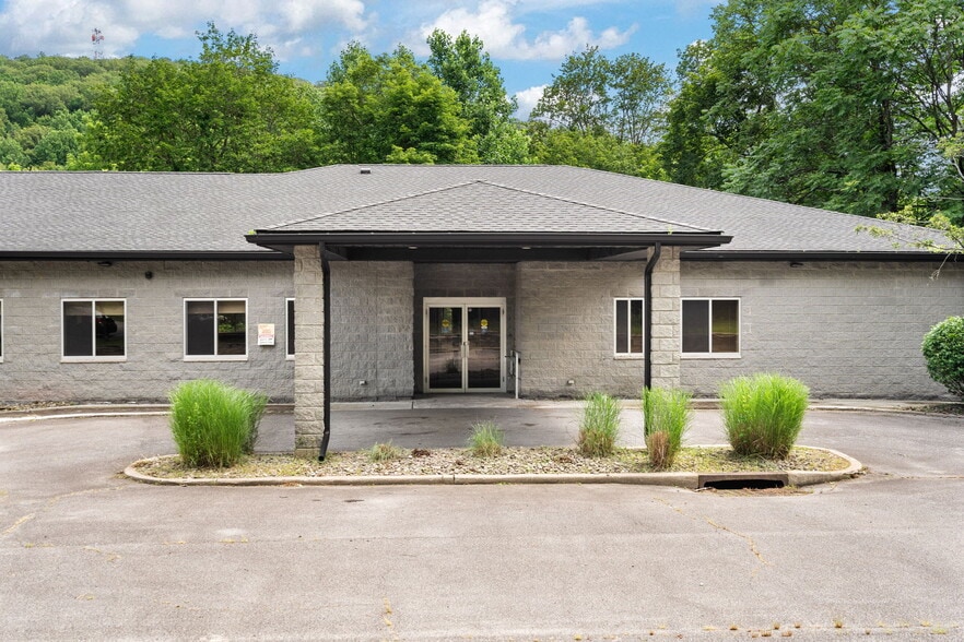 More Photos Of 4 Corwin Ct, Newburgh Medical For Sale