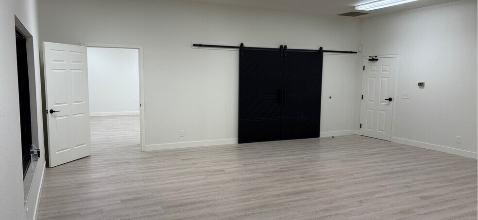 More Photos Of 138 Eagle Dr, O'Fallon Office For Lease