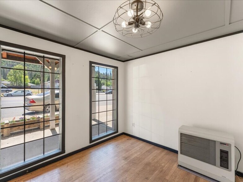 More Photos Of 11943 Main St, Fort Jones General Retail For Sale