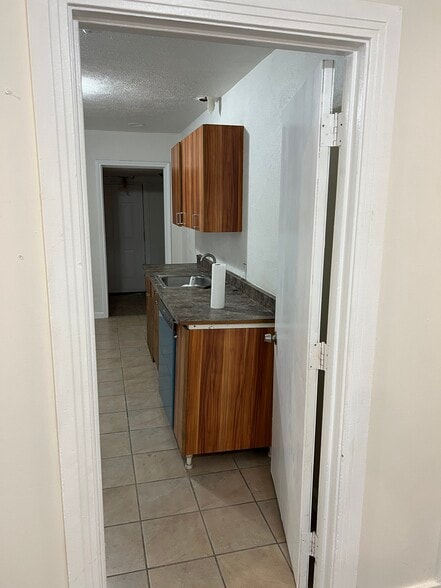 More Photos Of 11506 Newberry St, Dallas Flex For Lease