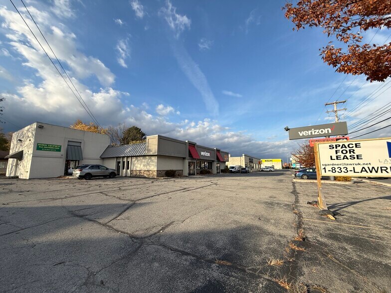 More Photos Of 220-222 W Plank Rd, Altoona Auto Dealership For Lease