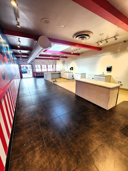 More Photos Of 1335 Pacific Ave, Santa Cruz Restaurant For Lease