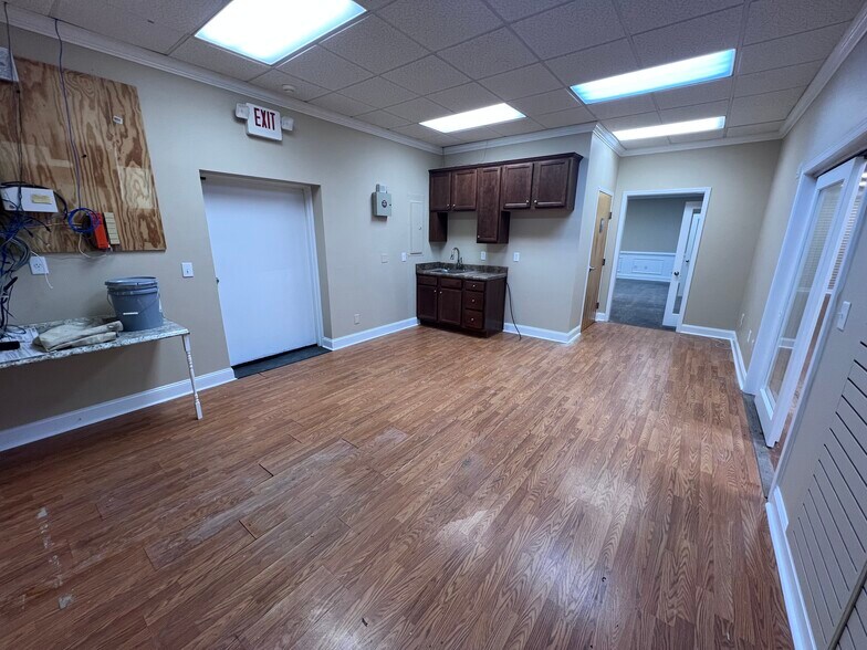 More Photos Of 1420 Mcfarland Blvd, Northport Unknown For Lease