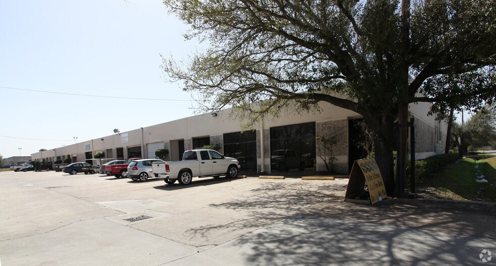 More Photos Of 8520 Sweetwater Ln, Houston Flex For Lease