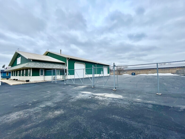 More Photos Of 320 Industrial Dr, Griffith Warehouse For Lease