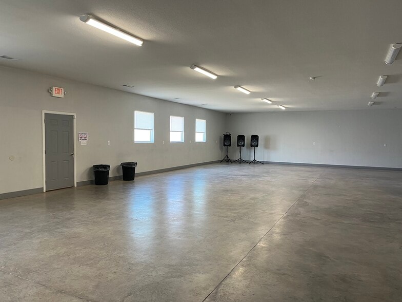 More Photos Of 139 S Jackson St, Hawkinsville Sports And Entertainment For Sale
