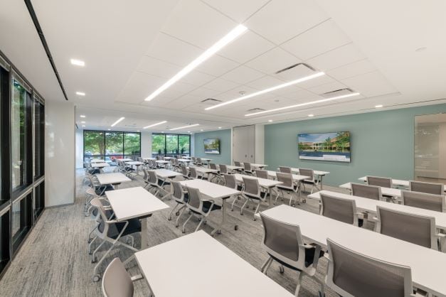 More Photos Of 14850 Conference Center Dr, Chantilly Office For Lease