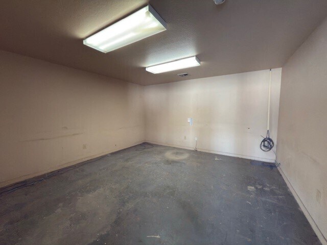 More Photos Of 1600 S Main St, Mcalester Service For Lease