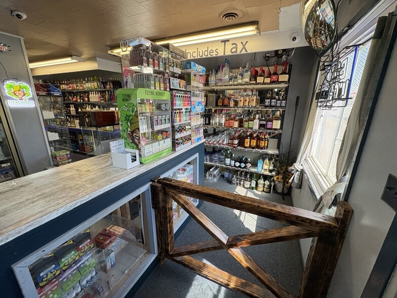 More Photos Of 346 W 2nd St, Winner General Retail For Sale