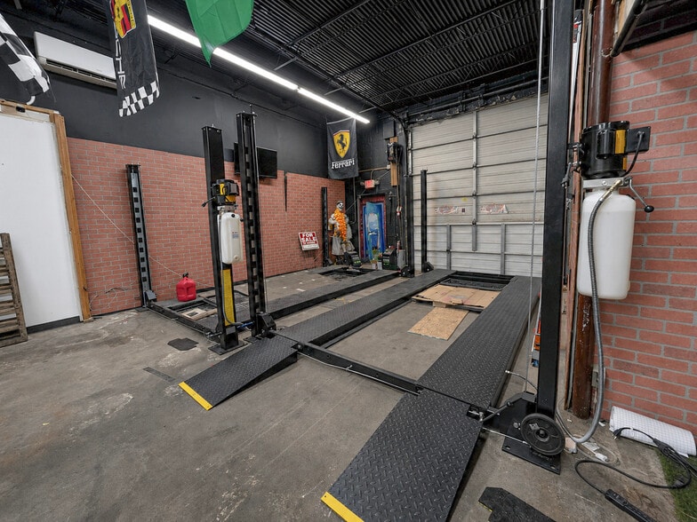More Photos Of 2360-2370 NW 30 Ct, Fort Lauderdale Warehouse For Lease