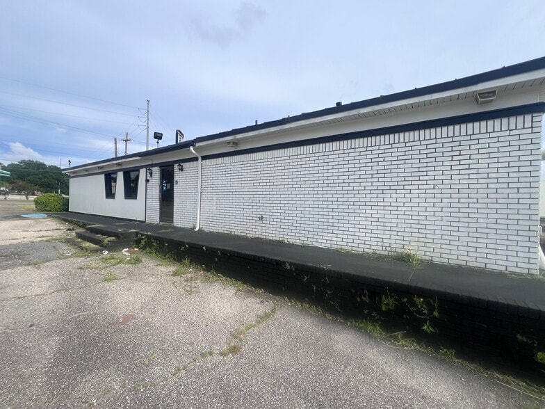 More Photos Of 3450 Demetropolis Rd, Mobile Restaurant For Sale