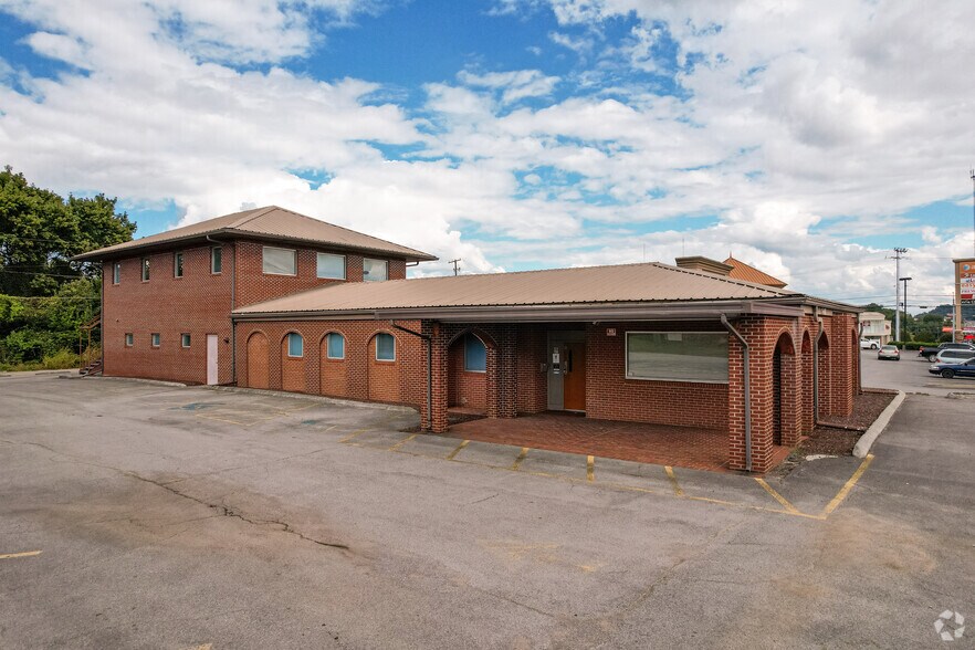 More Photos Of 5412 Clinton Hwy, Knoxville Medical For Lease