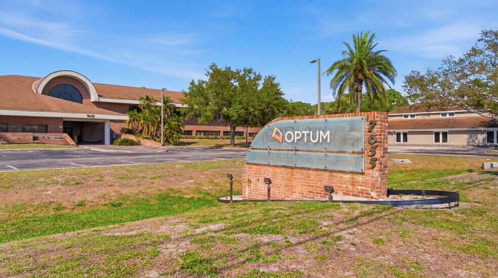 More Photos Of 7655 38th Ave N, Saint Petersburg Office For Sale