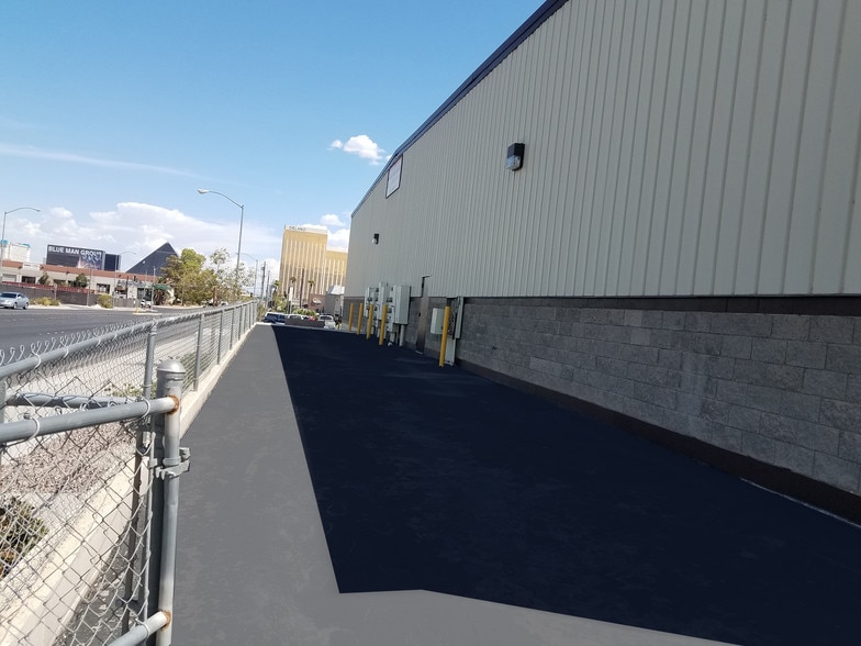 More Photos Of 3915 W Hacienda Ave, Las Vegas Warehouse For Lease