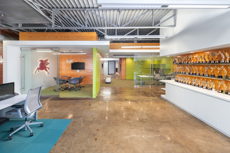 More Photos Of 127 Pittsburg St, Dallas Loft Creative Space For Lease