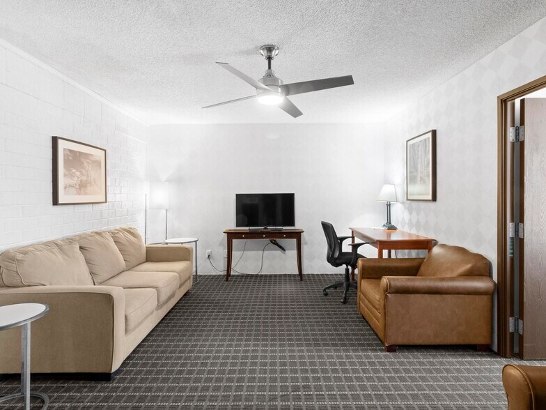 More Photos Of 333 N Main St, Richfield Hotel For Sale