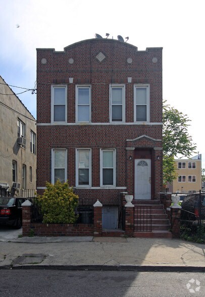 More Photos Of 733 Hinsdale St, Brooklyn Apartments For Sale