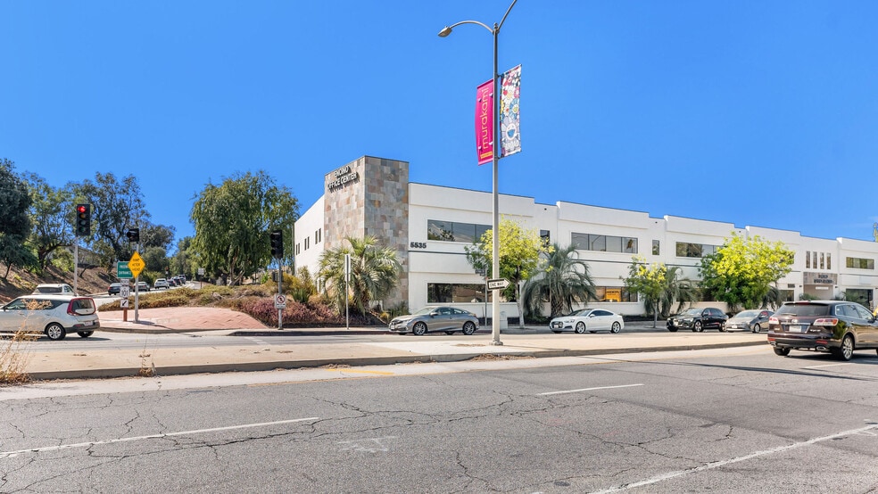Primary Photo Of 5535-5551 Balboa Blvd, Encino Loft Creative Space For Lease