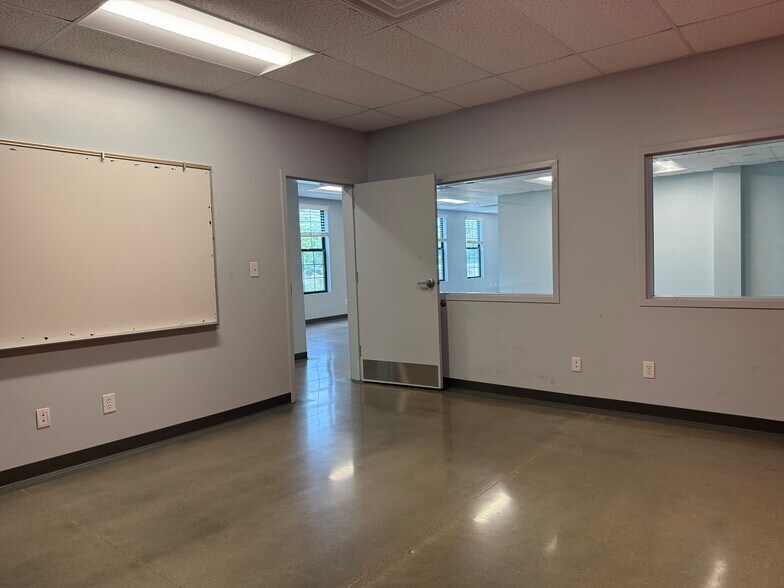 More Photos Of 201-217 N Main St, Versailles Storefront Retail Office For Lease