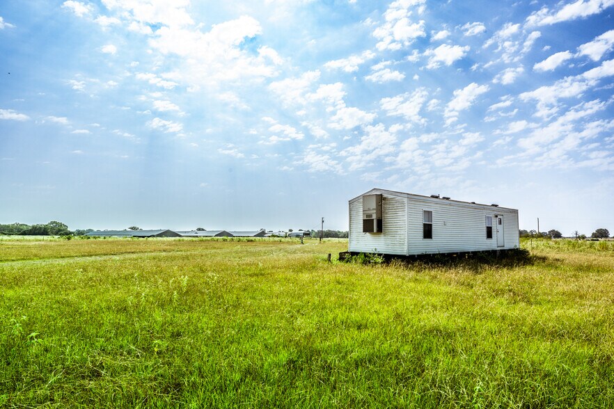 More Photos Of 3585 AN County Road 2701, Tennessee Colony Specialty For Sale