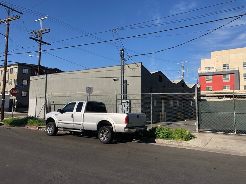 More Photos Of 11119-11123 Burbank Blvd, North Hollywood Storefront Retail Office For Lease