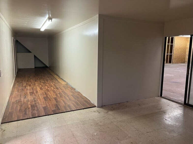 More Photos Of 868 State Route 3 and 12, Hinton Flex For Sale