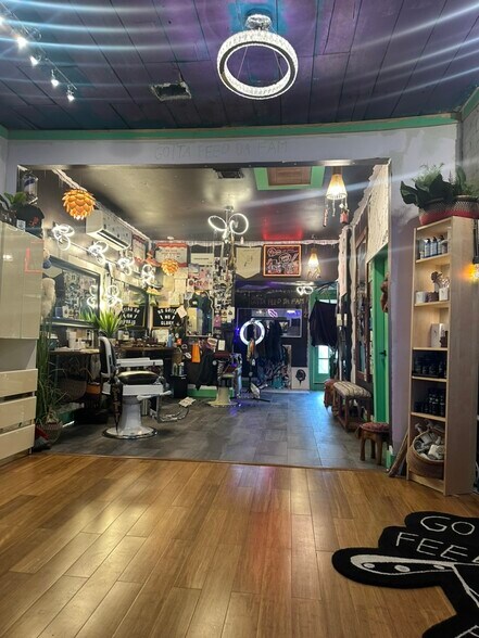 More Photos Of 304 S Lockwood Dr, Houston General Retail For Sale