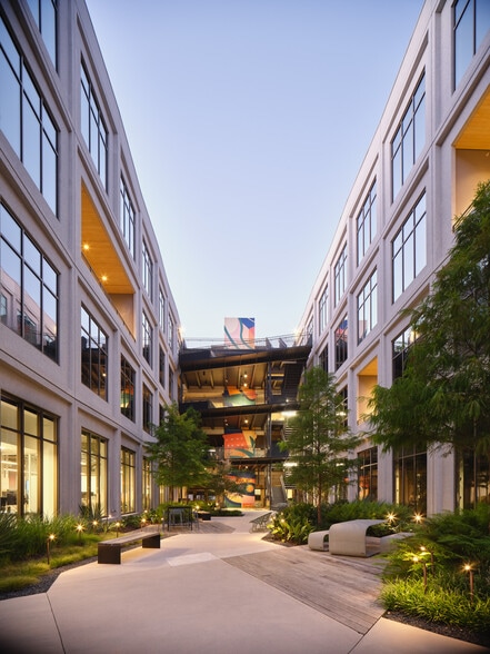 More Photos Of 3232 E Cesar Chavez St, Austin Unknown For Lease