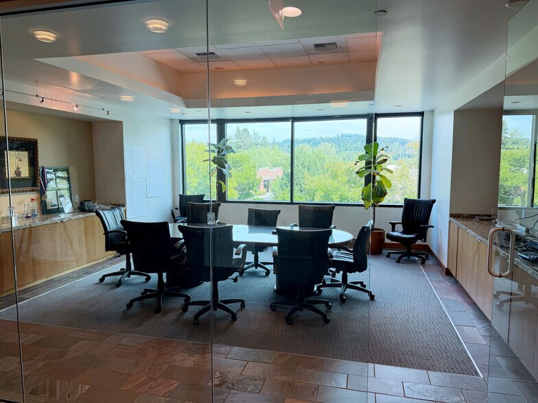 More Photos Of 8060 SW Pfaffle St, Tigard Office For Sale