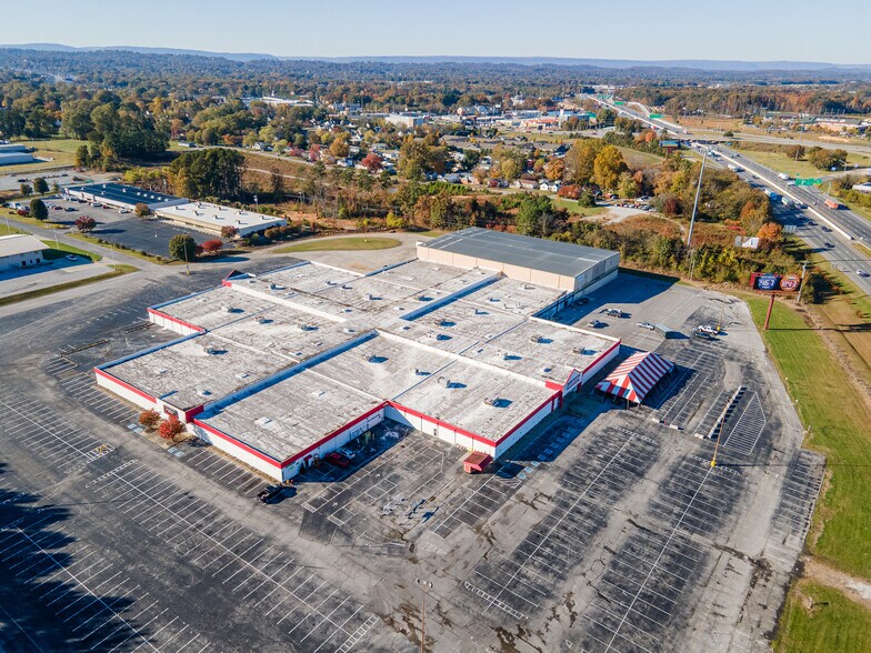 More Photos Of 400 Direct Connection Dr, Rossville Freestanding For Lease