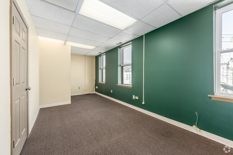 More Photos Of 211 E 25th St, Baltimore Office Residential For Sale