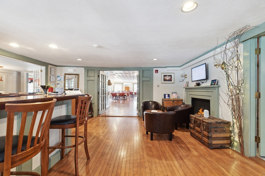 More Photos Of 67 Pleasant View Rd, Bradford Hotel For Sale