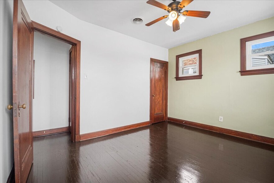 More Photos Of 8700 Gravois Rd, Saint Louis Storefront Retail Residential For Sale