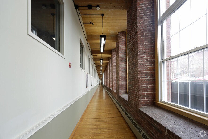 More Photos Of 670 N Commercial St, Manchester Apartments For Lease