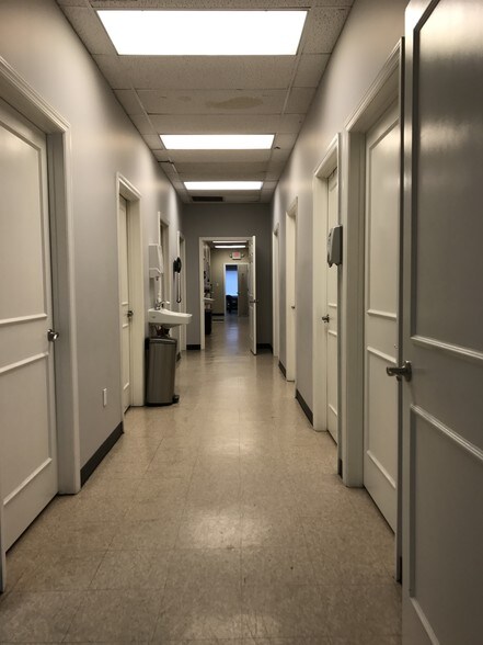 More Photos Of 30-40 E Main St, Bay Shore Storefront Retail Office For Lease