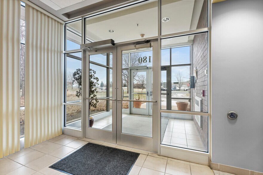 More Photos Of 11180 86th Ave N, Osseo Flex For Lease