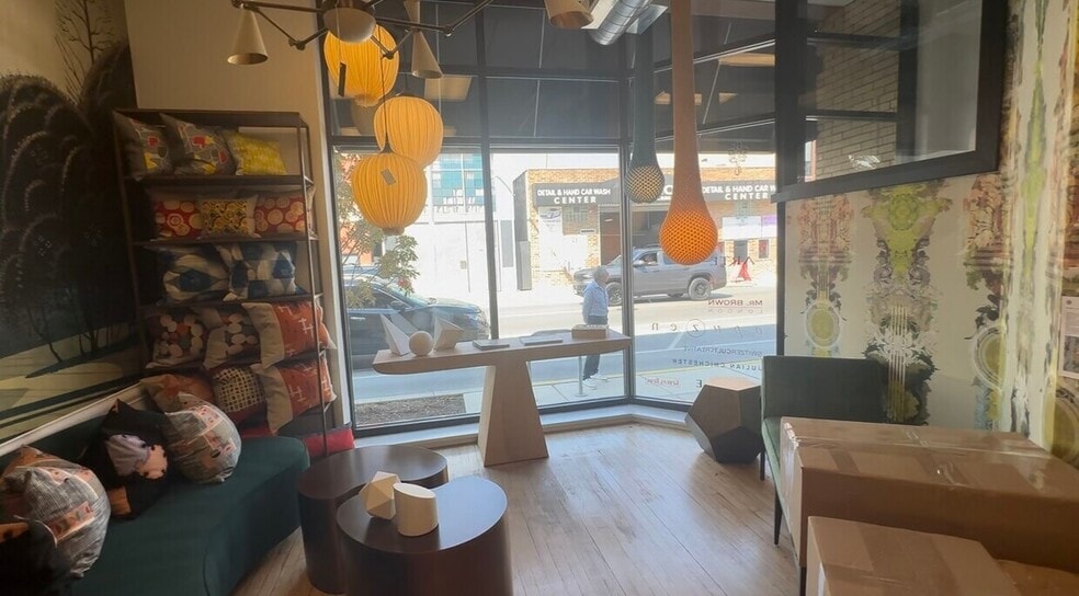 More Photos Of 2041-2049 W Grand Ave, Chicago Loft Creative Space For Lease