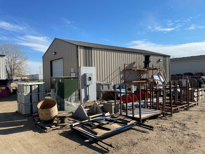 More Photos Of 701 E 48th St N, Sioux Falls Service For Sale