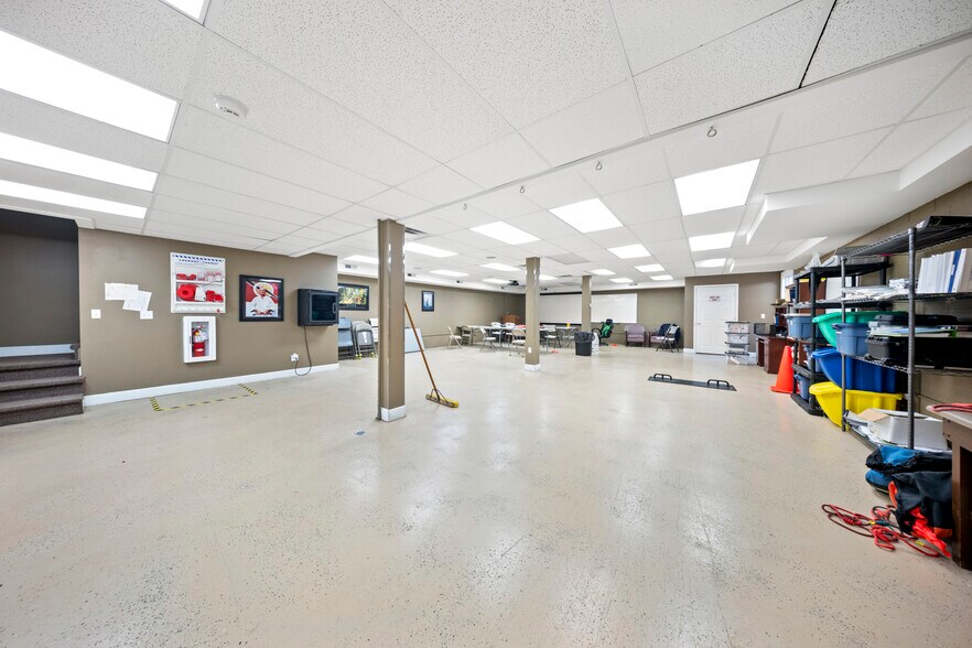 More Photos Of 3224 Winchester Ave, Ashland Flex For Sale