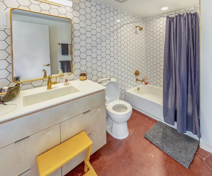 More Photos Of 121 St Emanuel St, Houston Flex For Sale