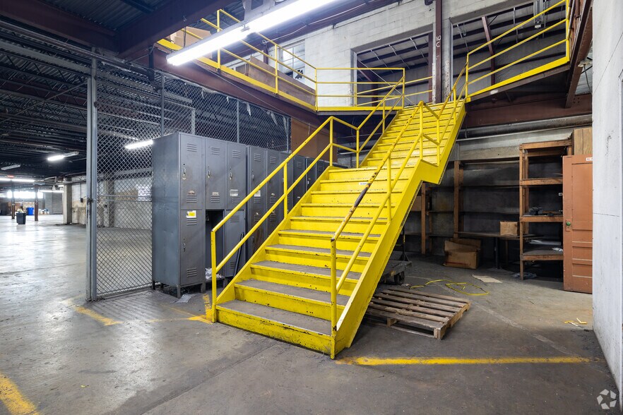 More Photos Of 209 W Main St, Linn Warehouse For Sale